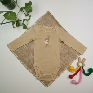 بادی نوزادی پسرانه آستین بلند طرح پسرک قهوه ای روشن رنگ