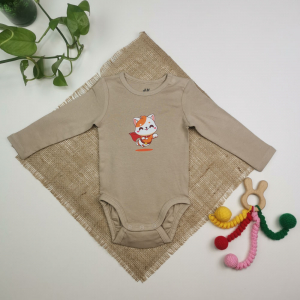 بادی نوزادی آستین بلند برند h&m طرح روباه قهوه ای روشن رنگ - 4-6 ماه