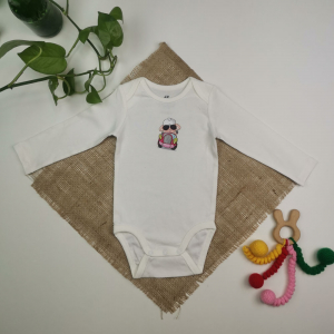 بادی نوزادی آستین بلند برند h&m طرح ماشین سفید رنگ