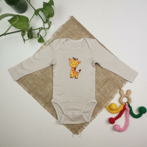 بادی نوزادی آستین بلند طرح زرافه به رنگ کرمی