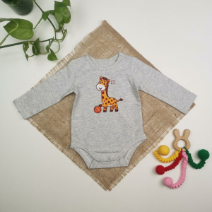 بادی نوزادی پسرانه آستین بلند طرح زرافه طوسی رنگ