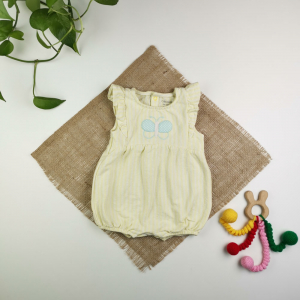 رامپر بیسکوییتی نوزادی دخترانه آستین تاپ برند obaibi طرح پروانه پرکی زرد رنگ