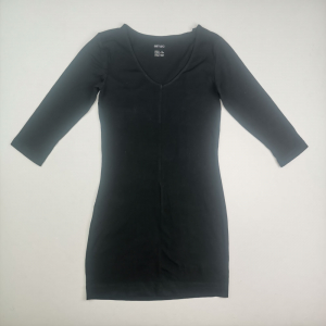 بلوز زنانه آستین سه ربع برند اسمارا طرح بلند مشکی رنگ - سایز 34