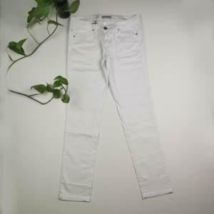 شلوار دخترانه طرح جیبدار سفید رنگ - سایز 28