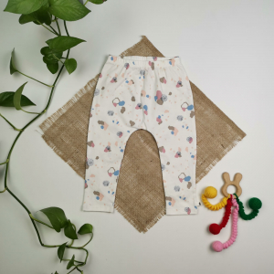 شلوار نوزادی طرح تکه های رنگی نباتی رنگ