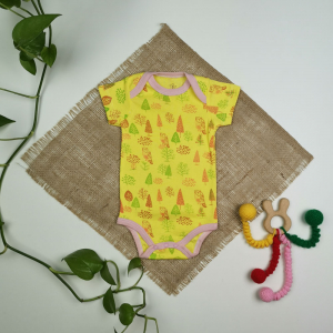 بادی نوزادی دخترانه آستین کوتاه طرح درخت زرد رنگ - 0-3 ماه