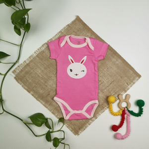 بادی نوزادی دخترانه آستین کوتاه طرح خرگوش صورتی رنگ - 0-3 ماه