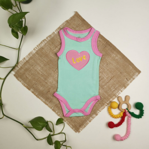 بادی نوزادی دخترانه آستین تاپ طرح قلبی سبز رنگ - 3-6 ماه