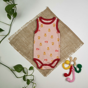 بادی نوزادی دخترانه آستین تاپ طرح اردک کالباسی رنگ - 6-9 ماه