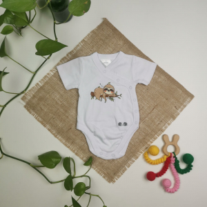 بادی نوزادی پسرانه آستین کوتاه برند twins طرح تنبل قهوه ای رنگ