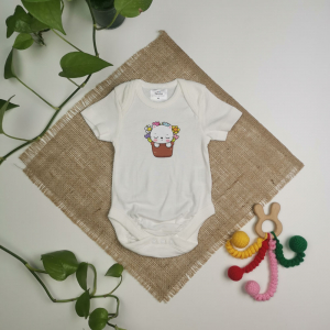 بادی نوزادی دخترانه آستین کوتاه برند twins طرح گربه صورتی رنگ