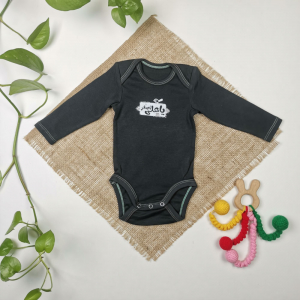 بادی نوزادی آستین بلند طرح یا علی اصغر نوک مدادی رنگ