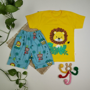 ست تیشرت و شلوارک پسرانه آستین کوتاه طرح شیر زرد رنگ