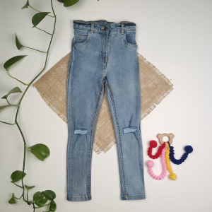 شلوار جین جذب برند Tu طرح پاره آبی کمرنگ - 8 سال