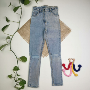 شلوار جین جذب برند Tu طرح پاره آبی کمرنگ - 10 سال