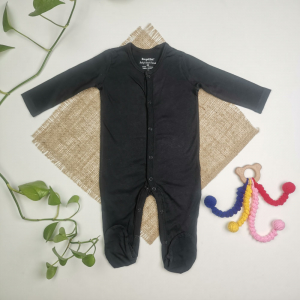 سرهمی نوزادی آستین بلند برند لوپیلو طرح ساده جورابدار مشکی رنگ