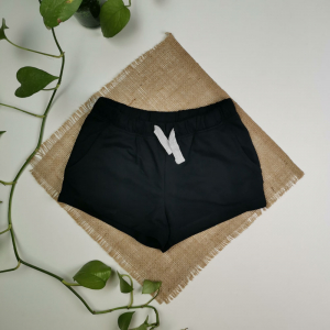 شلوارک نوزادی برند pepperts طرح جیب دار کمربند دار تو دورس مشکی رنگ