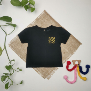 تیشرت نوزادی دخترانه آستین کوتاه برند max طرح جیبدار گل دار مشکی رنگ - 9-12 ماه