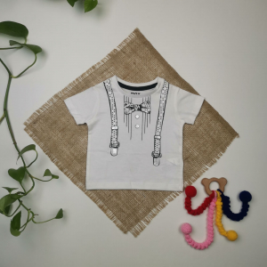 تیشرت نوزادی پسرانه آستین کوتاه برند max طرح پاپیون سفید رنگ - 3-6 ماه