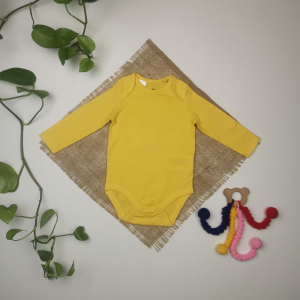 بادی نوزادی آستین بلند طرح جلو بسته زرد رنگ
