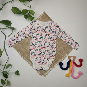 بادی نوزادی دخترانه آستین بلند طرح کفشدوزک سفید رنگ