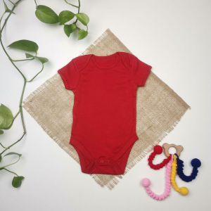 بادی نوزادی آستین کوتاه طرح جلو بسته قرمز رنگ - 9-12 ماه