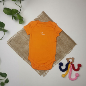بادی نوزادی آستین کوتاه طرح جلو بسته نارنجی رنگ - 9-12 ماه