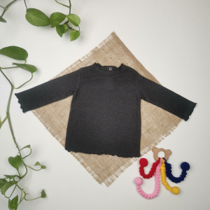 بلوز نوزادی دخترانه آستین بلند برند zara طرح کبریتی پشت دکمه دار نوک مدادی رنگ - 3-6 ماه