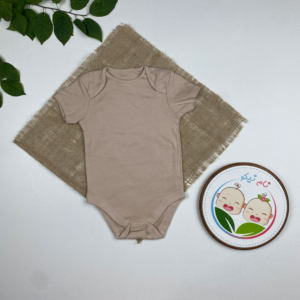 بادی نوزادی آستین کوتاه طرح ساده یقه گرد نسکافه ای رنگ - 6 تا 12 ماه